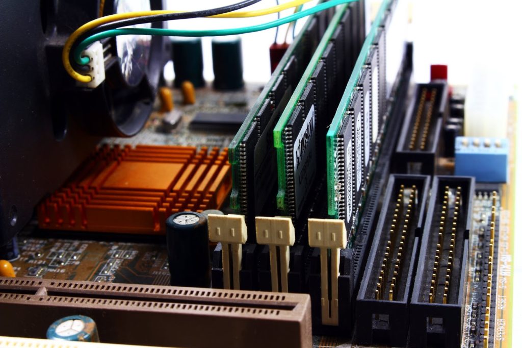 Apa saja Perbedaan DDR3, DDR3L, dan DDR4